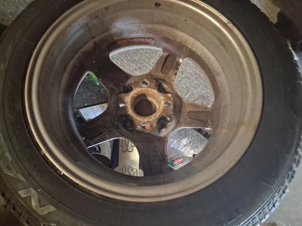 twee autobanden te koop alweers